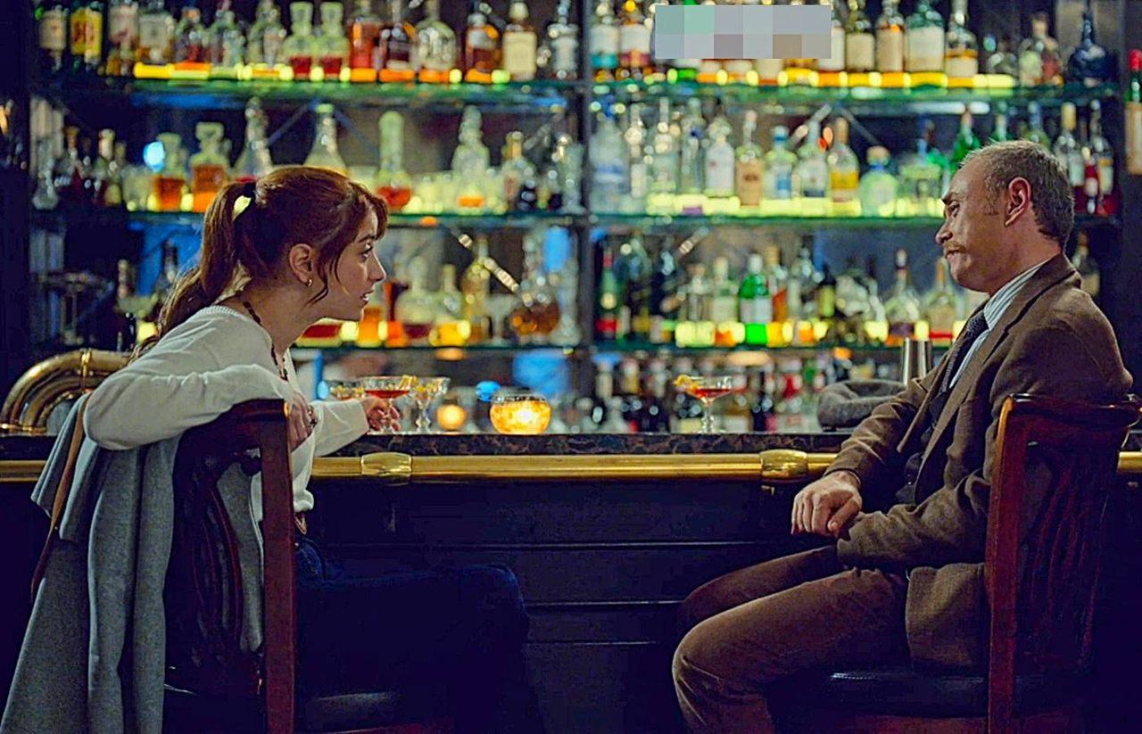 Кадр из сериала "Полночь в отеле Пера Палас" (Турция)