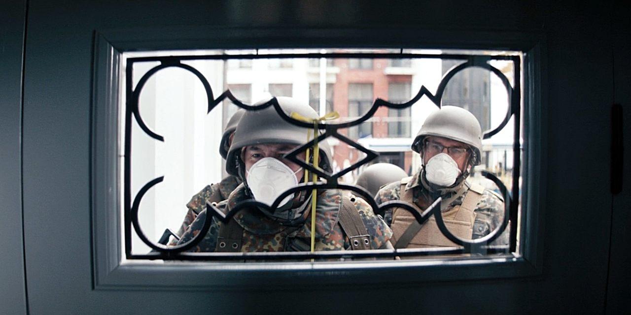 Кадр из сериала "Слеборн: Эпидемия на острове"